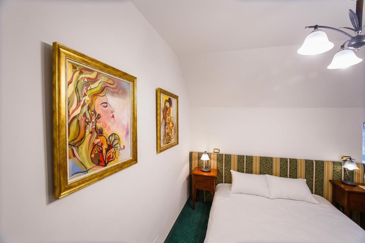 Casa 3 Guesthouse ออราแด ภายนอก รูปภาพ